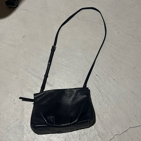 Small black cross body or over the shoulder slouched purse. Silver zipper - Picture 1 of 4